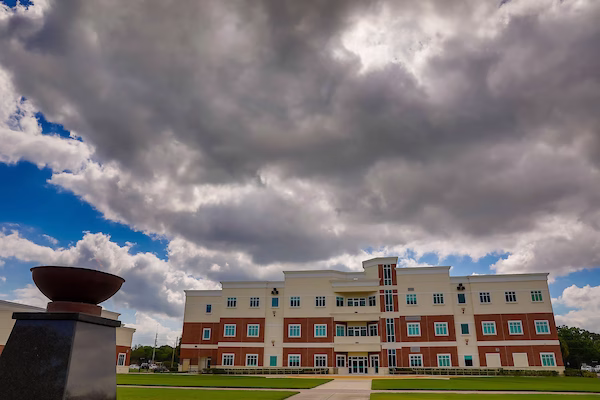 Alpha Phi Sigma and IRSC Criminal Justice Club visit Police Conflict Simulator