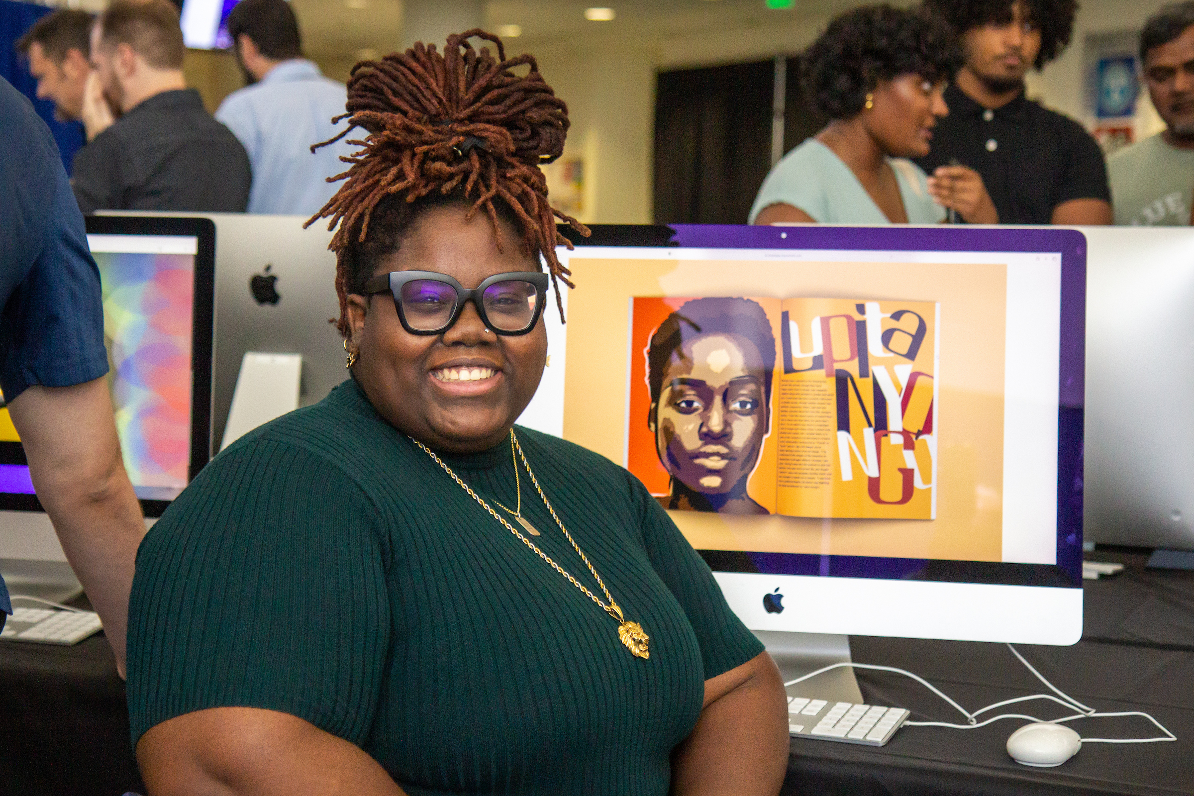 Digital Media students collaborating at Mac lab