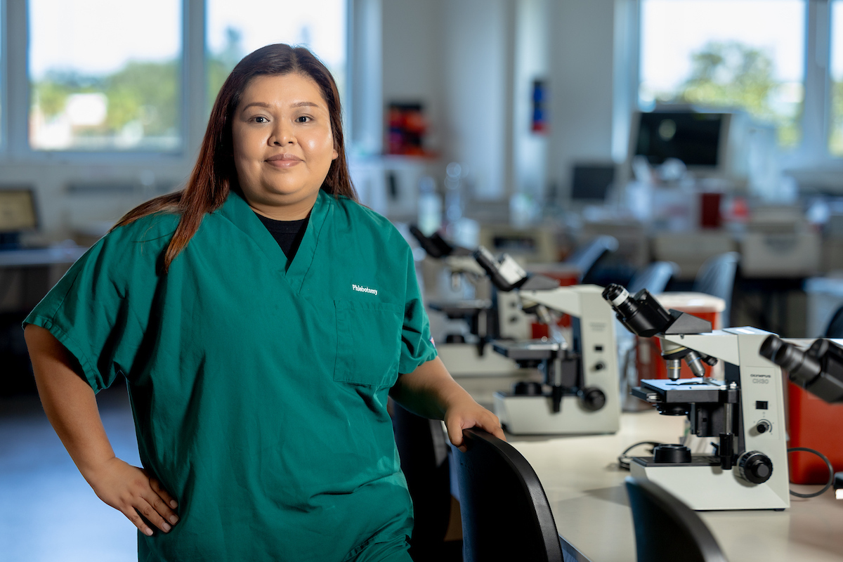Phlebotomy lab technician in a professional setting